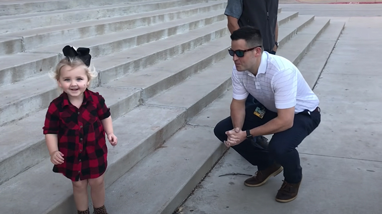 Ο μπαμπάς ξυρίστηκε!