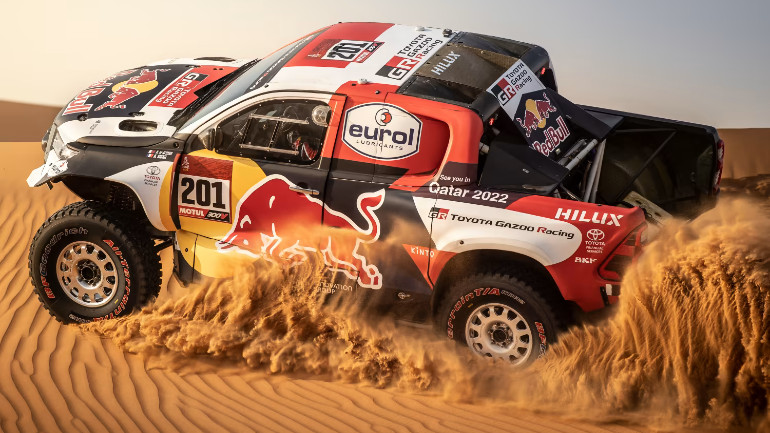 Τα προβλήματα του Loeb έδωσαν ανάσα στον Al-Attiyah με το Toyota.