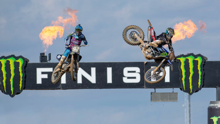 Οι δύο αναβάτες της Yamaha έκαναν το "1-2" στην κατηγορία MX2.