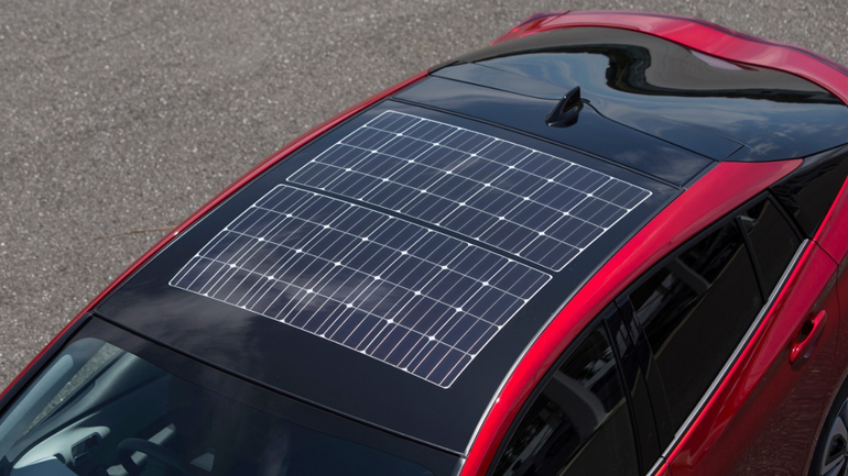 Η Mercedes θα εξοπλίζει με ηλιακά πάνελ τα ηλεκτρικά μοντέλα της