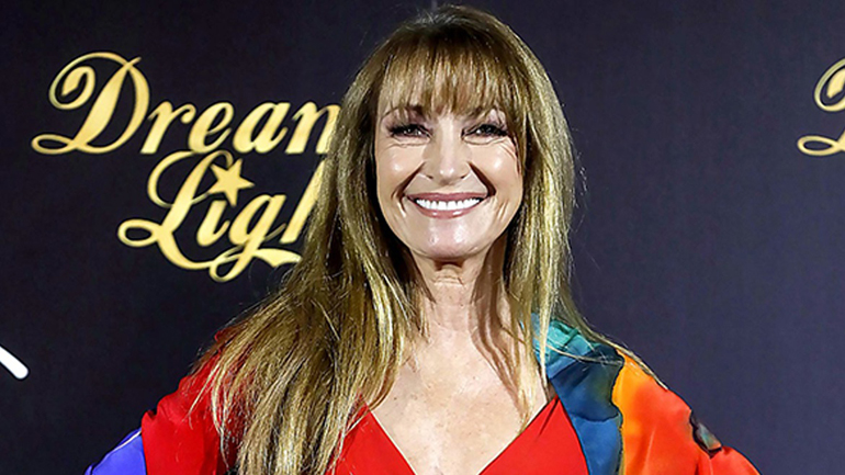 Η 70χρονη Jane Seymour άλλαξε χρονιά με το μαγιό της