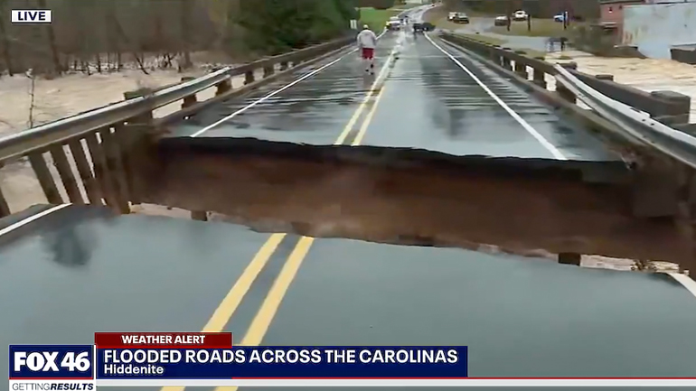 Γέφυρα καταρρέει σε ζωντανή μετάδοση δίπλα από ρεπόρτερ