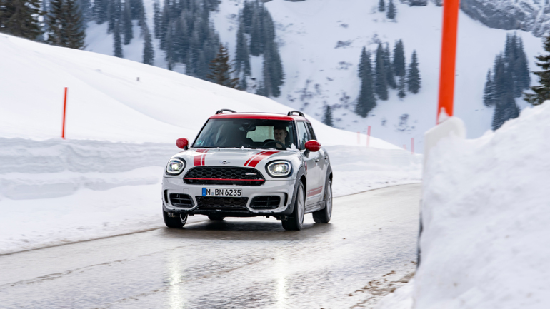 Μια διαφορετική εξόρμηση στο χιονισμένο Allgäu με το MINI John Cooper Works Countryman