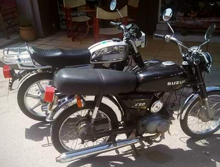 Του αρέσουν οι vintage μοτοσικλέτες και ιδιαίτερα η συγκεκριμένη Zundapp.