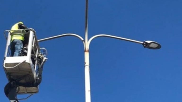 Φωτίζονται, επιτέλους, οι γέφυρες της Αττικής – Λαμπτήρες led στο οδικό δίκτυο