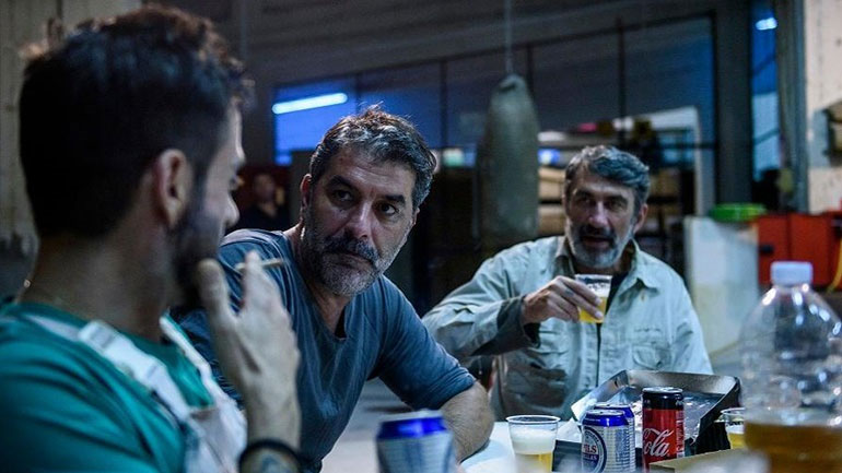 Η μεγάλη θεατρική επιτυχία «Άνθρωποι και Ποντίκια» του Β. Μπισμπίκη – On demand