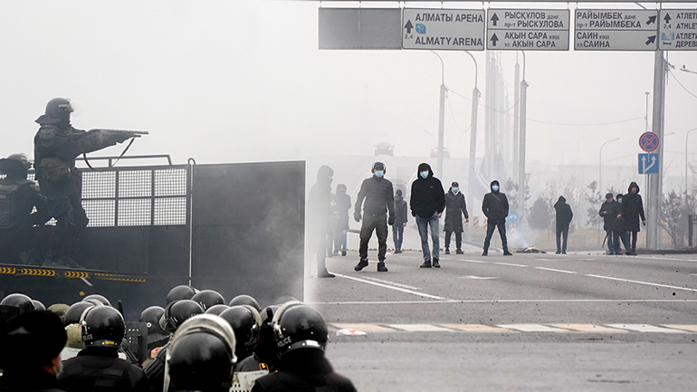 Ρώσοι αλεξιπτωτιστές αναπτύσσονται στο Καζακστάν