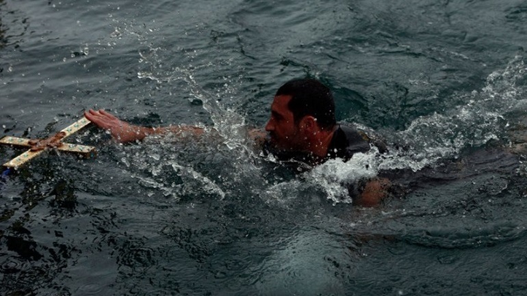 Κέρκυρα: Έψαχναν τον σταυρό στα νερά του Ιονίου