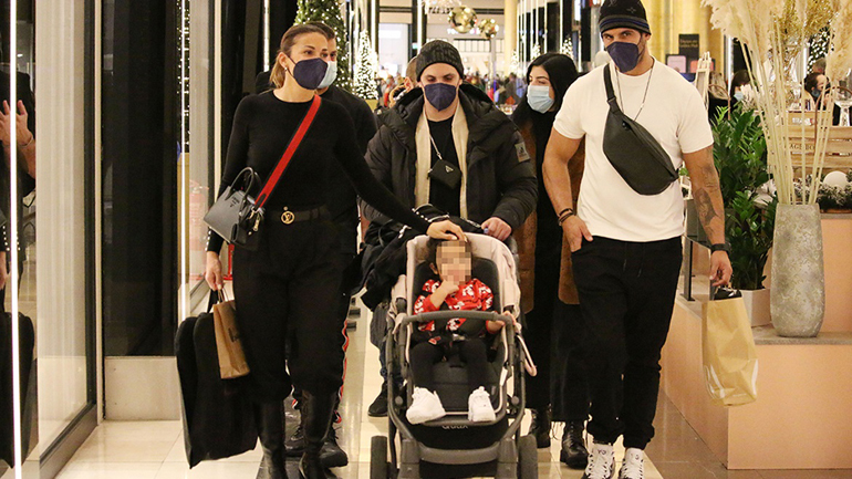 Ελένη Χατζίδου-Ετεοκλής Παύλου: Βόλτα με την κόρη τους Μελίτα