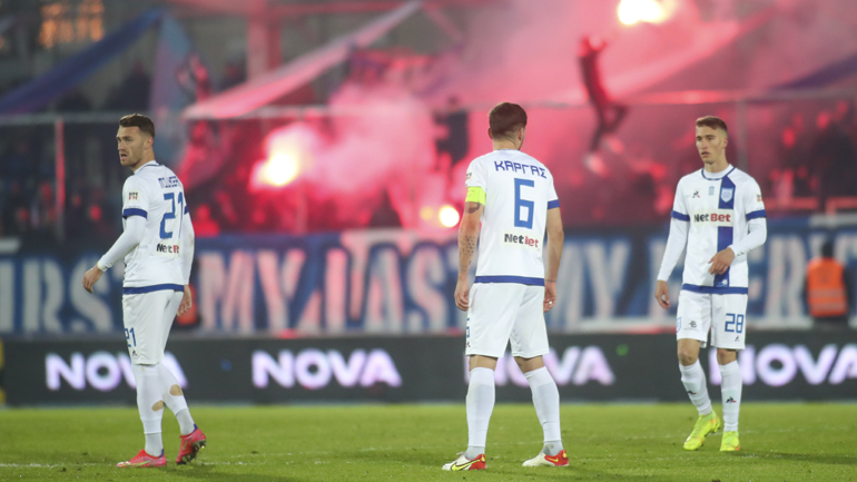 Super League: Αναστολή και αναθεώρηση του πρωταθλήματος ζητούν τέσσερις ομάδες