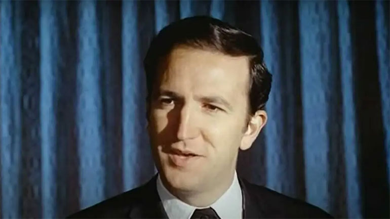 Πέθανε ο τραγουδιστής Σάκης Παπανικολάου, η φωνή του Γουέμπλεϊ