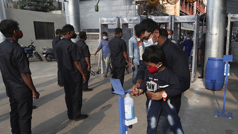 Ινδία: 117.100 περιστατικά του νέου κορωνοϊού – ο υψηλότερος αριθμός των τελευταίων 7 μηνών