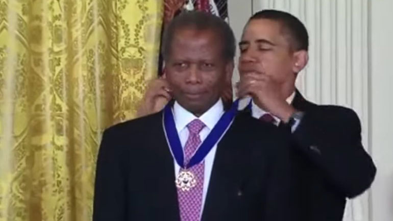 Πέθανε ο μεγάλος ηθοποιός Σίντνεϊ Πουατιέ