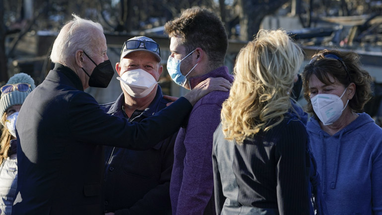 ΗΠΑ: Επίσκεψη Μπάιντεν στους πυρόπληκτους του Κολοράντο