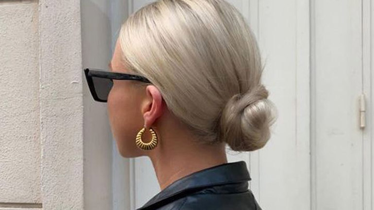 Τα δύο χτενίσματα που μπορείτε να κάνετε μόνες σας και ταιριάζουν σε κάθε περίσταση