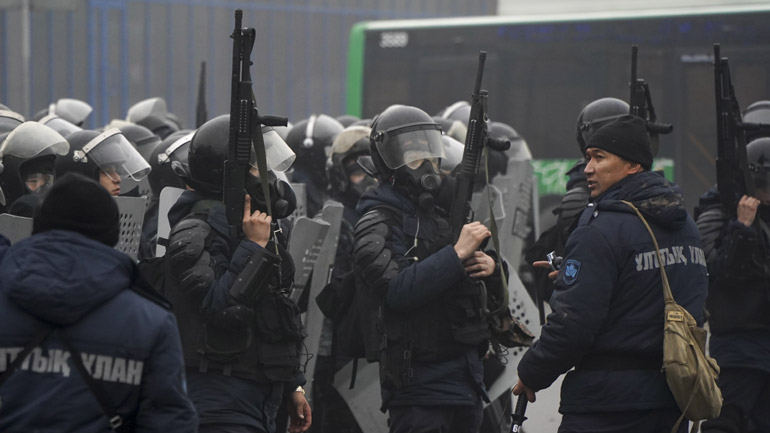 Γερμανία: Αναστέλλονται οι εξαγωγές όπλων στο Καζακστάν