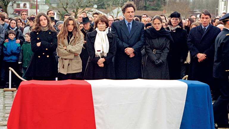 Αιώνια πιστός ο μεγάλος πολιτικός στην ερωμένη του, και στην σύζυγο του!