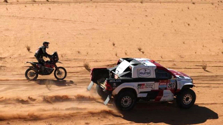 Τιμωρήθηκε οδηγός στο Dakar επειδή πάτησε μία μοτοσικλέτα