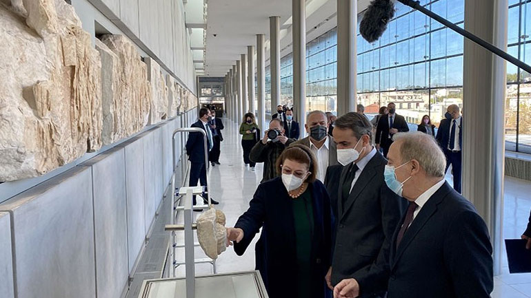 Το «θραύσμα Fagan» τοποθετείται τη Δευτέρα στη ζωφόρο του Παρθενώνα, στο Μουσείο Ακρόπολης