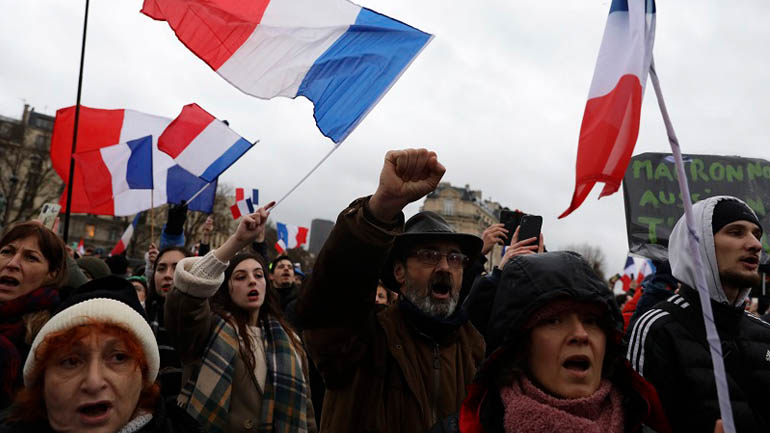 Διαδήλωση στο Παρίσι εναντίον της υποχρεωτικότητας και του υγειονομικού διαβατηρίου Διαδήλωση στο Παρίσι εναντίον της υποχρεωτικότητας και του υγειονομικού διαβατηρίου