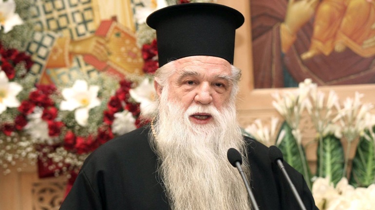 Αμβρόσιος: Αφόρισε τον Ηλία Μόσιαλο και τον Χρήστο Χωμενίδη