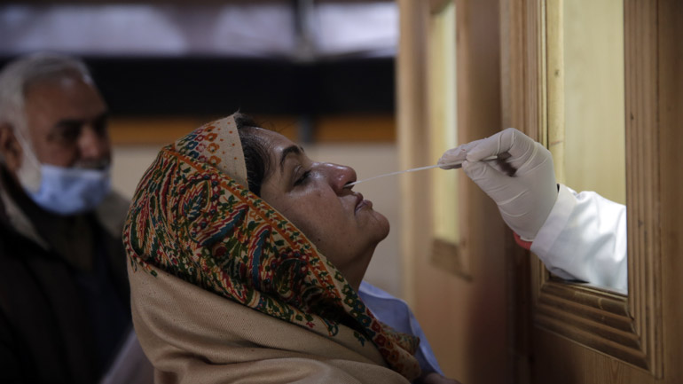 Πακιστάν: Διπλασιάστηκαν τα περιστατικά Covid-19 σε μία εβδομάδα