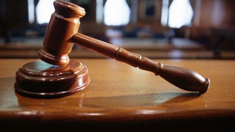 Θεσσαλονίκη: Καταδικάστηκε γυναίκα που έφτυσε αστυνομικούς όταν της επέβαλαν πρόστιμο