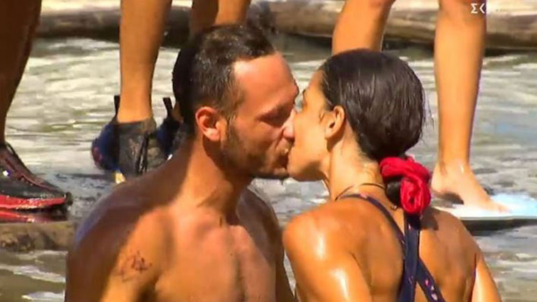 Survivor: Καρέ – καρέ το φιλί της Μυριέλλας Κουρεντή και του Γιώργου Κατσαούνη Survivor: Καρέ – καρέ το φιλί της Μυριέλλας Κουρεντή και του Γιώργου Κατσαούνη