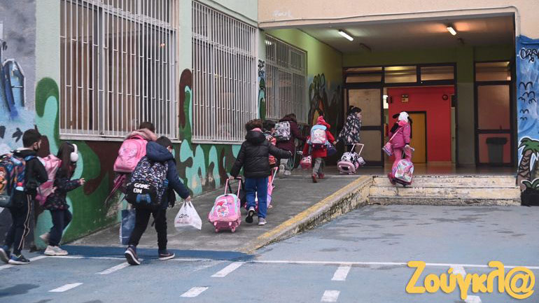 Με self test και αυξημένα μέτρα επέστρεψαν οι μαθητές στα σχολεία