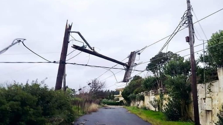Χαλκιδική: Ο «Διομήδης» γκρέμισε κολόνες της ΔΕΗ