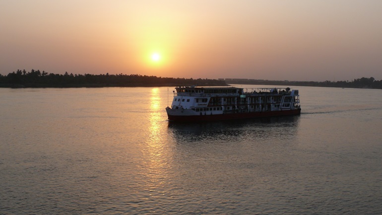 Αίγυπτος: Δυο νεκροί και 8 αγνοούμενοι από πτώση φορτηγού στον Νείλο