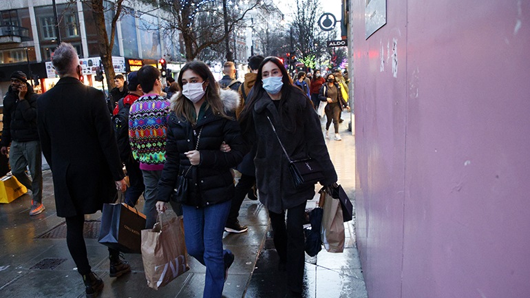 Η Σκωτία αρχίζει να χαλαρώνει τους περιορισμούς κατά της Όμικρον