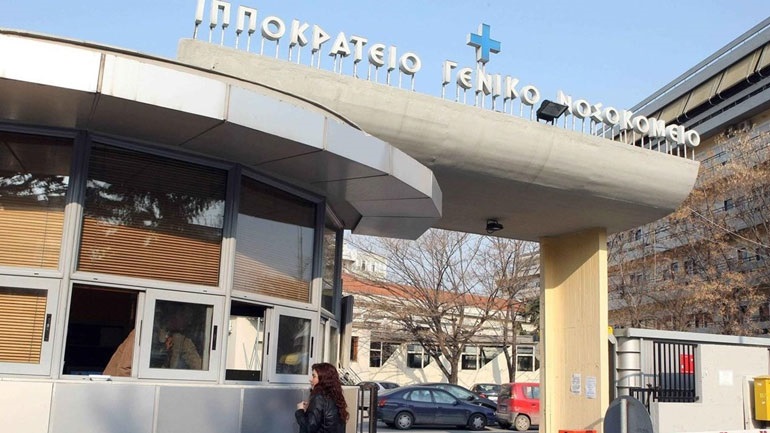 Θεσσαλονίκη: Αγωνία για την 25χρονη που παρασύρθηκε από φορτηγάκι – Νοσηλεύεται σε κρίσιμη κατάσταση