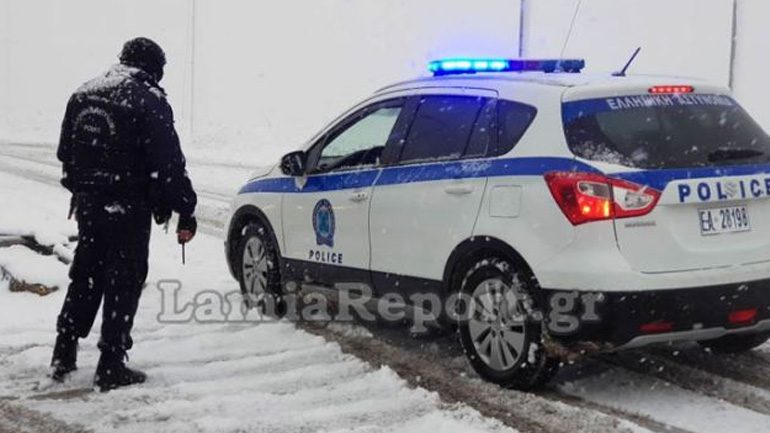 Βαρύς ο χειμώνας στην Κεντρική Ελλάδα – Μόνο με αλυσίδες προς το Καρπενήσι