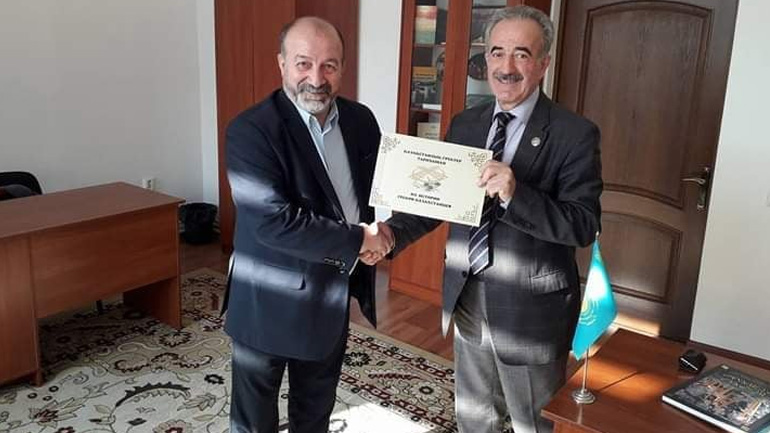 Ο Νίκος Σιδηρόπουλος με τον Γιώργο Ιορδανίδη, πρόεδρο της Ομοσπονδίας Ελληνικών Συλλόγων «Φιλία»