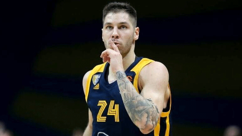 Απάντηση Γιόβιτς σε φίλαθλο του Παναθηναϊκού: «Είμαι καλά, μέχρι τώρα δεν έχω συμπτώματα»