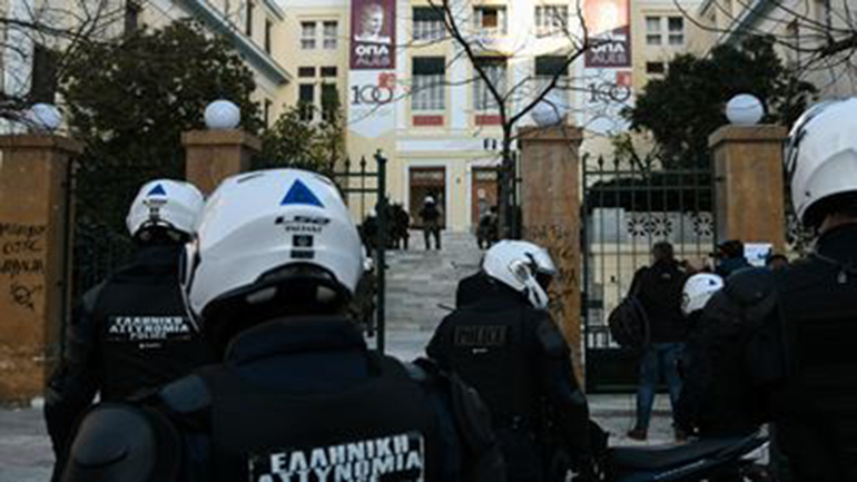 Αστυνομική επιχείρηση στην ΑΣΟΕΕ – Συνελήφθησαν έξι άτομα