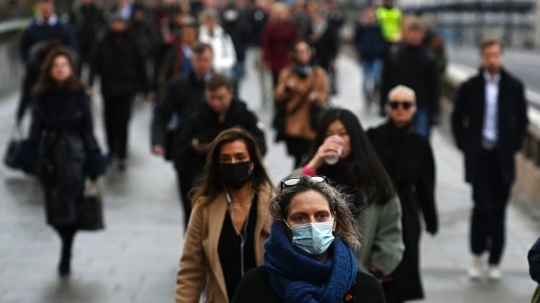 Η Ελβετία μειώνει σε πέντε ημέρες την υποχρεωτική καραντίνα για όσους είναι θετικοί στον κορωνοϊό