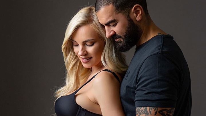 Τζούλια Νόβα: Γιατί αποφάσισε να γεννήσει στο σπίτι;