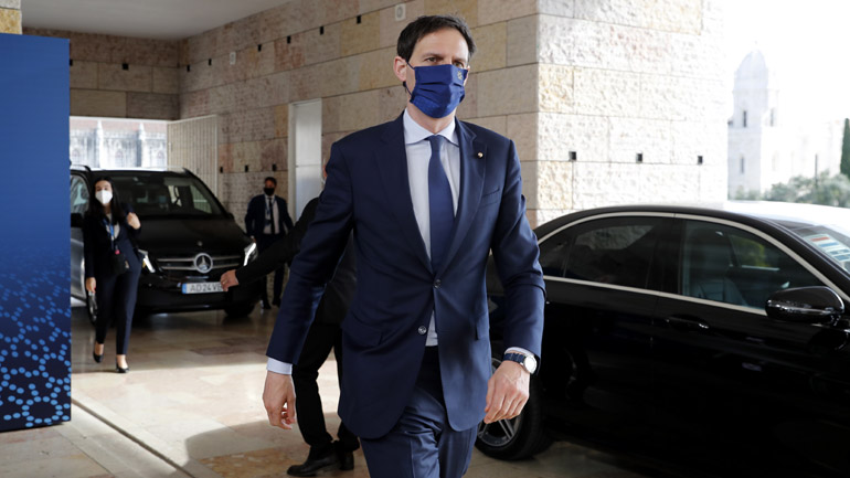 Θετικός στον κορωνοϊό ο υπουργός Εξωτερικών της Ολλανδίας