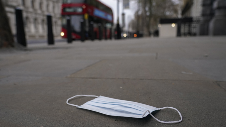 Αισθητή η μείωση των νέων μολύνσεων από τον Covid-19 στη Βρετανία