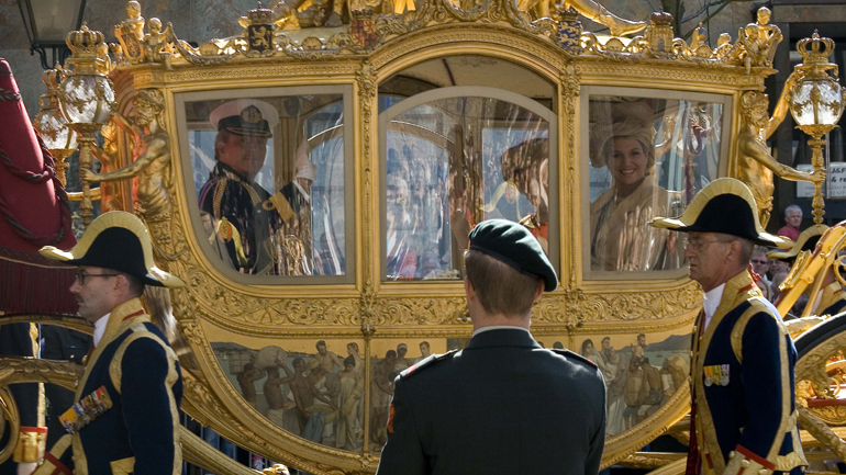 Ολλανδία: Ο Βασιλιάς αποσύρει τη χρυσή άμαξα λόγω ρατσιστικής διακόσμησης