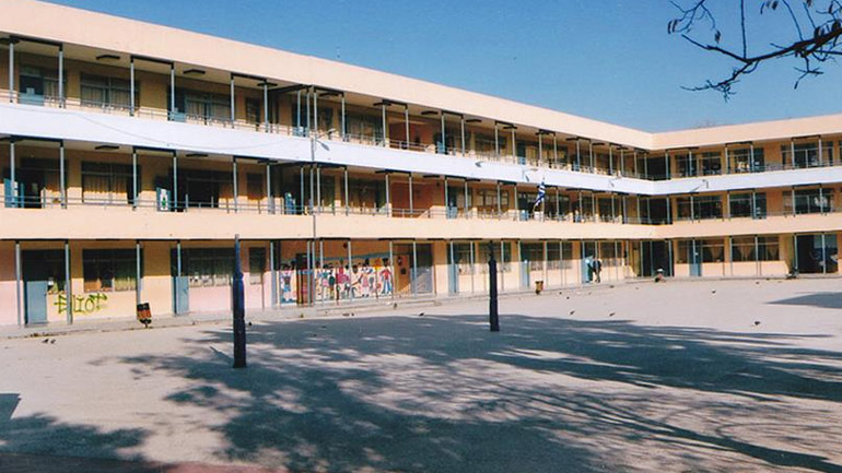 Αιγιάλεια: Γονείς καταγγέλλουν ότι καταδικασμένος για παιδοφιλία κυκλοφορεί σε σχολείο