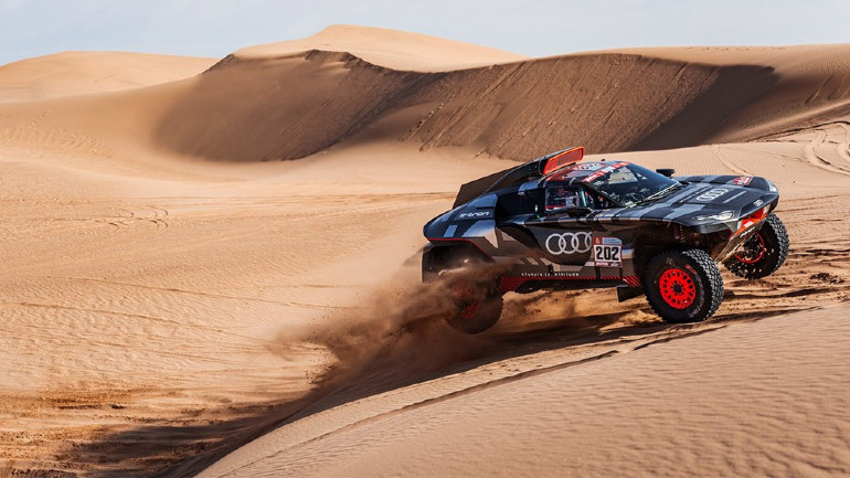 Δεύτερη νίκη για τον Sainz με το ηλεκτρικό Audi.