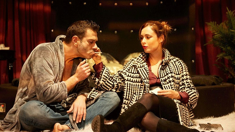 Ο ΟΠΑΝΔΑ προσφέρει δωρεάν εισιτήρια για τη θεατρική παράσταση του Τάσου Ιορδανίδη