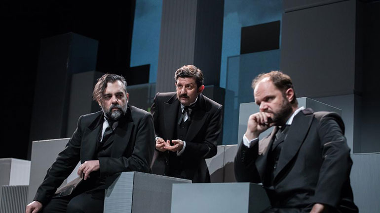 Τελευταίες παραστάσεις για την «Τριλογία των Λήμαν Μπράδερς» στο Θέατρο Ιλίσια