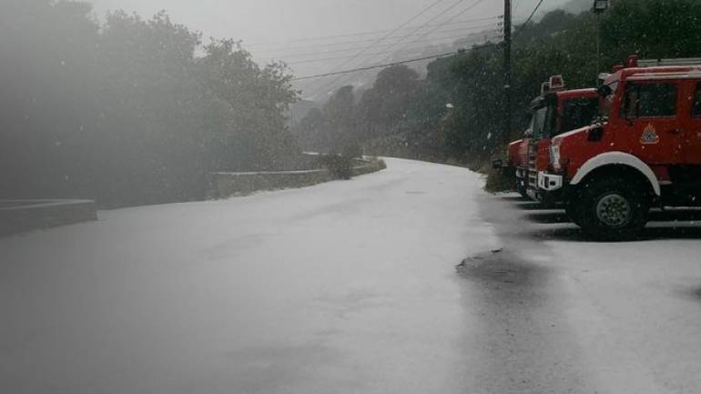 Κακοκαιρία «Διομήδης»: Εγκλωβισμένοι στην Κριτσά Αγίου Νικολάου – Επιχείρηση της Πυροσβεστικής