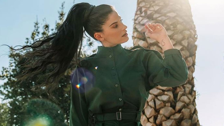 Tο one piece fashion κομμάτι της Χριστίνας Μπόμπα για κομψές all day εμφανίσεις