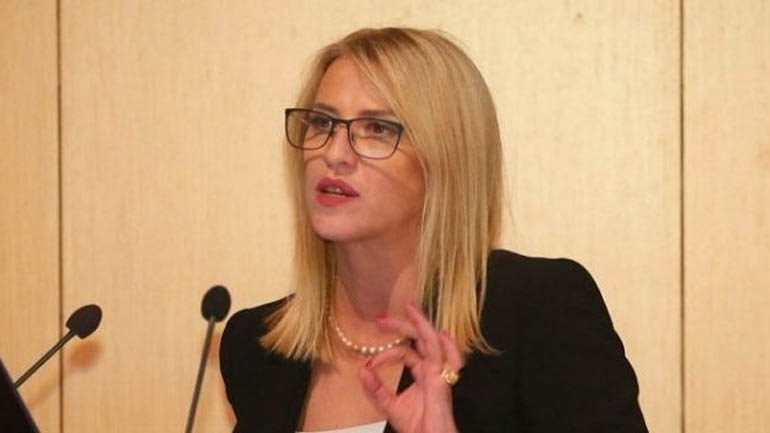 «Αυτές οι τραγωδίες δεν προσφέρονται για πολιτική εκμετάλλευση», τόνισε στην απολογία της για τη Μάνδρα η Ρ. Δούρου