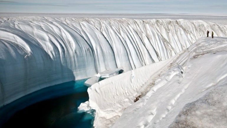 Λιώνουν οι πάγοι, φλέγεται η Γη